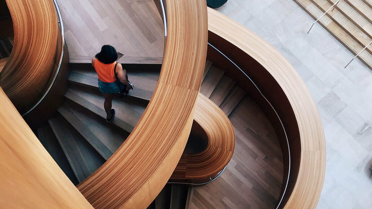 چگونه از نردبان شغلی بالا بروید و جوانی خود را از بین نبرید